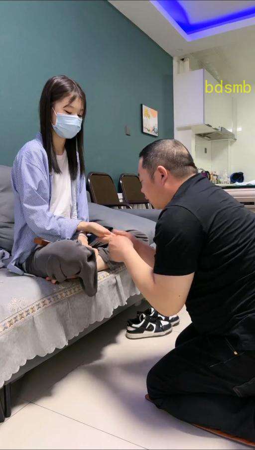 【精神小妹和文文】带新人女王来调教