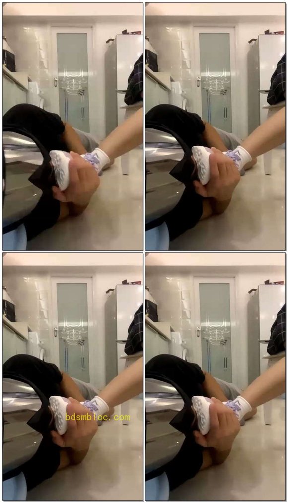 【云云酱】舔运动鞋喝鞋水