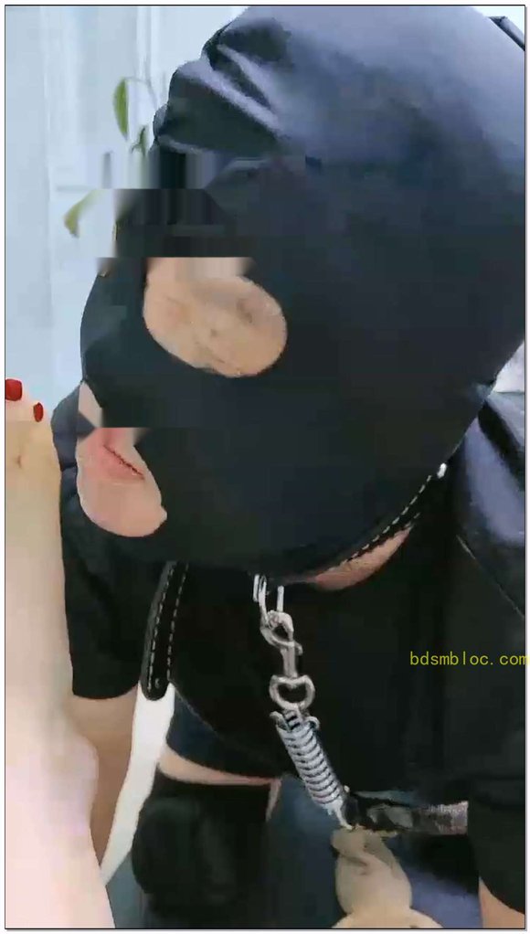 【迪迪呀S】舔脚踩踏耳光骑马