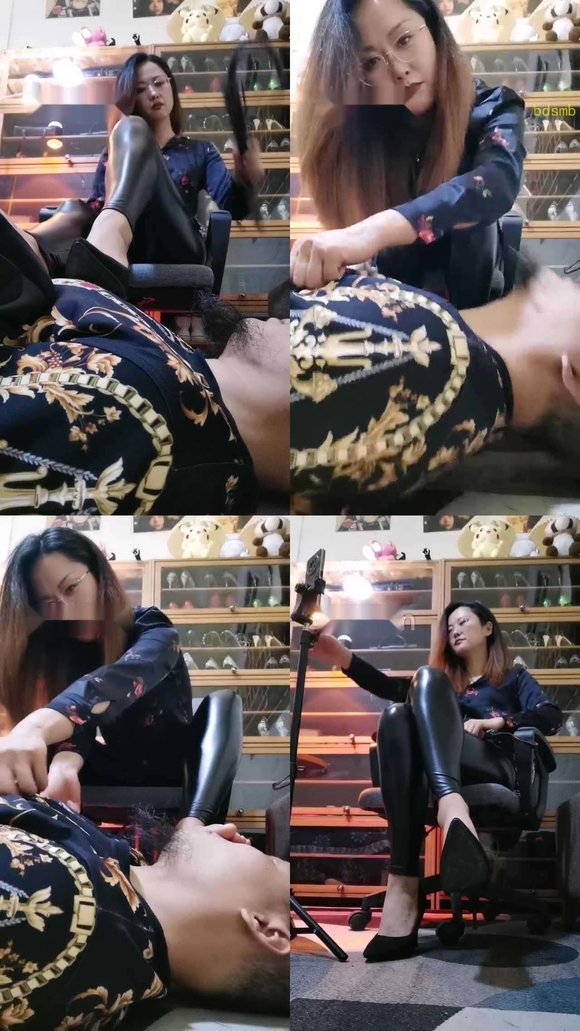 【女王菲主】虐乳/高跟踩脚垫狗