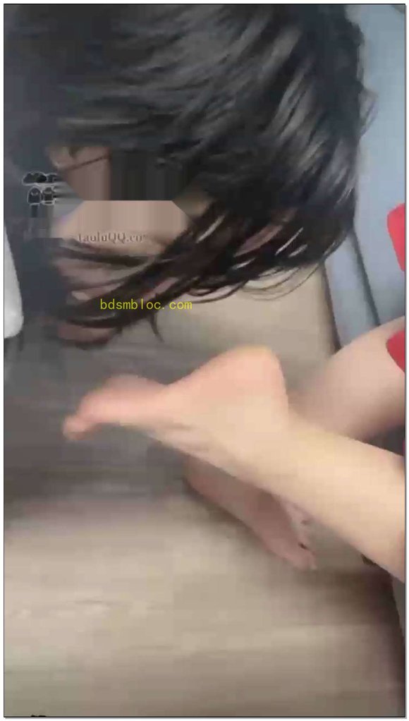【欣欣】生活化玩女奴，清理鞋底舔脚