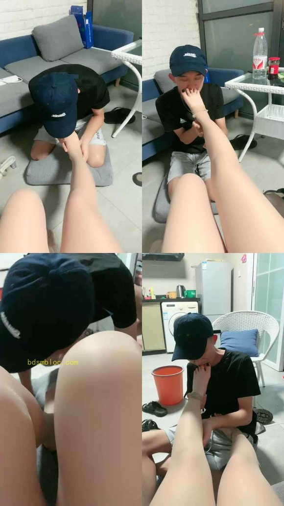 【小甜泡泡】跪舔长靴原味肉丝脚