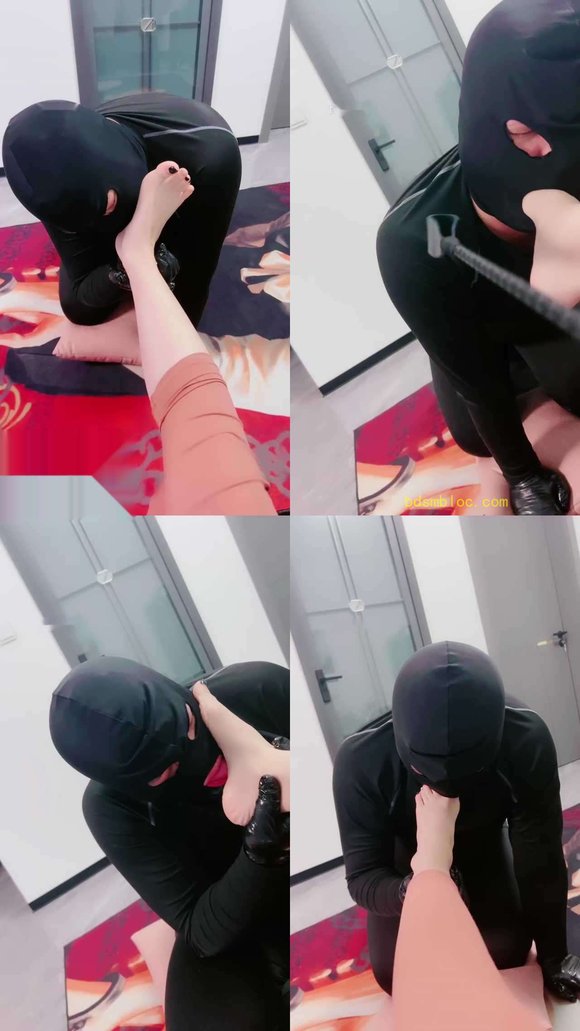 【芷镜女王】跪舔原味裸足
