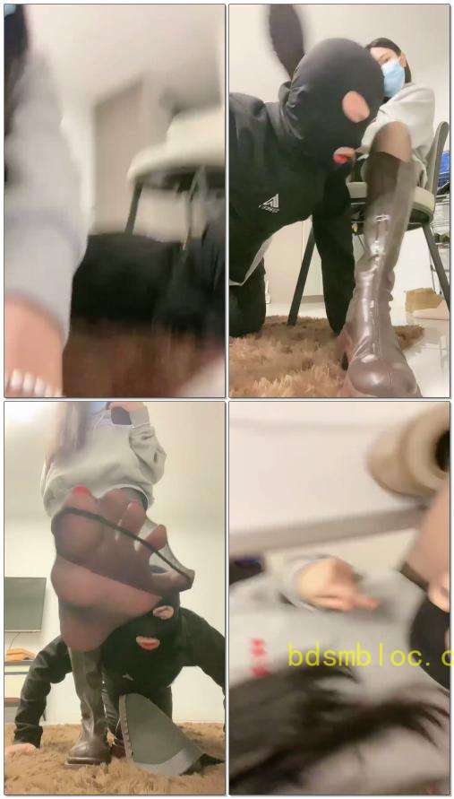 【甜一】长靴调教舔脚
