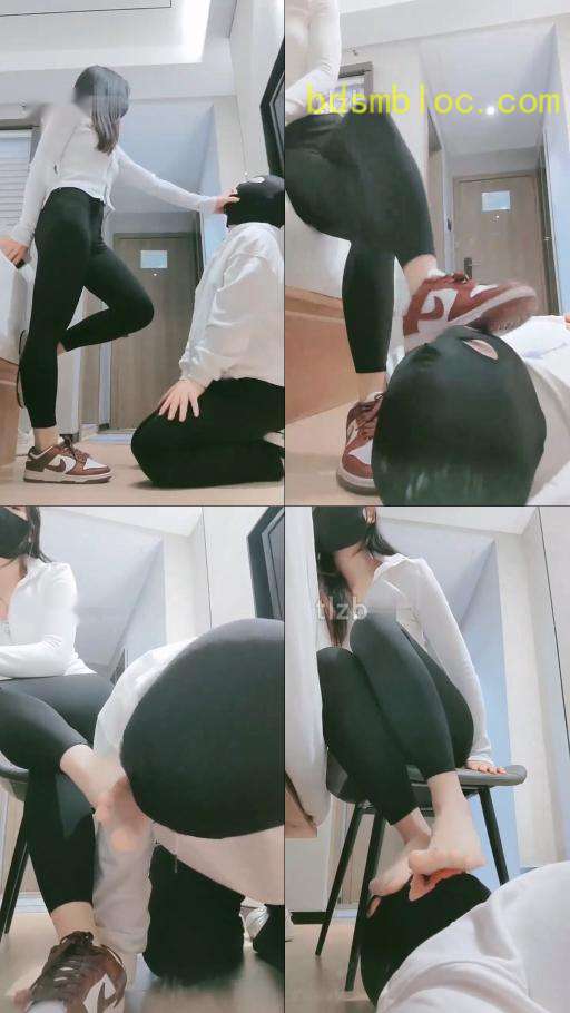 【妮蔻】调教脚奴肉色丝袜脚深喉