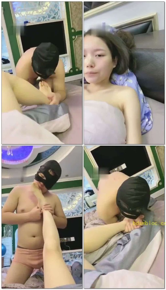 【蜜桃儿S】深夜舔脚专场