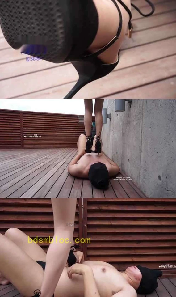 【小妮女主】性感丝袜高跟鞋全程痛苦践踏调教