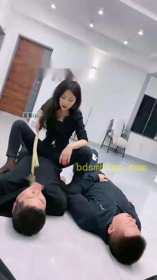 【麋鹿银儿】调教三奴重打之下差点翻车
