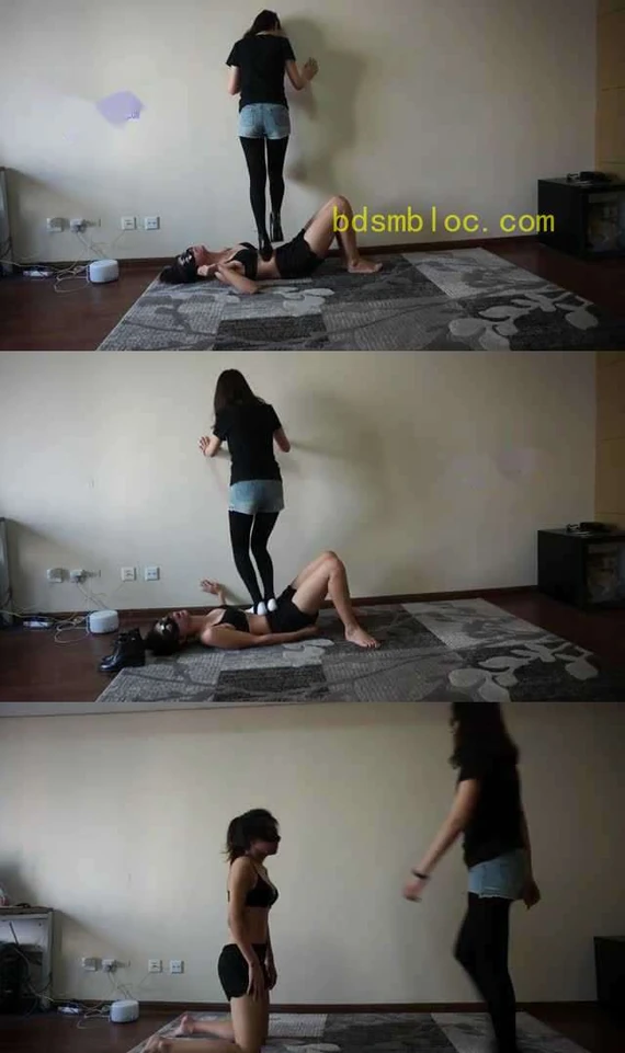 【小妮女主】原味白袜皮靴暴力调教瘦弱女M，踢裆，踩踏，羞辱，闻臭袜子。