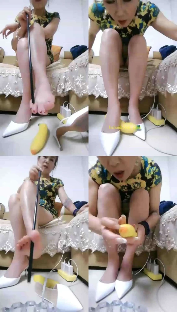 【浮华s】第一视角绿帽羞辱红绿灯榨精两次