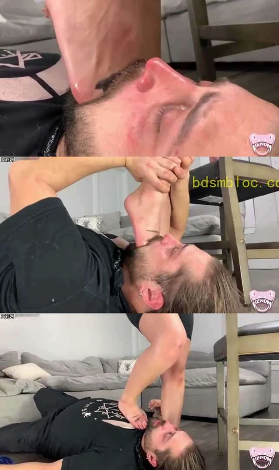 【欧美女王】被可爱的Nika用原味臭汗脚深喉插嘴到干呕！鼻涕眼泪口水糊了一脸