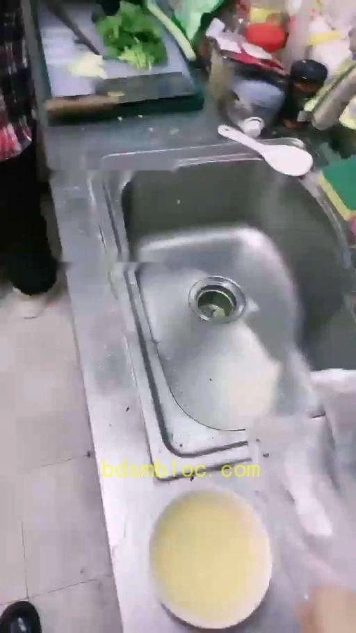 【罗宾】给他老婆饭里加点料