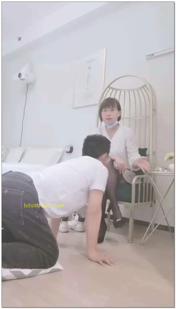 【奈美s】羞辱耳光踩踏场